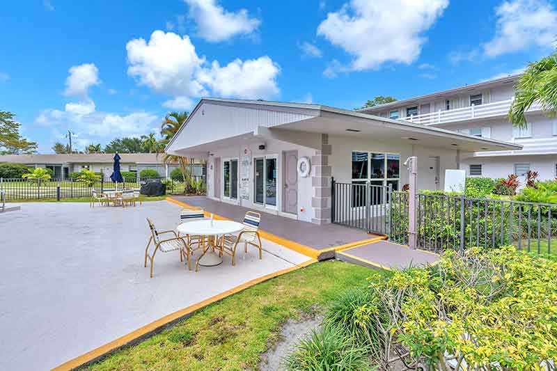 Hallandale is a thriving beach front town with oceanfront luxury condominiums, pristine waterfront single-family homes, and high-rise apartments.